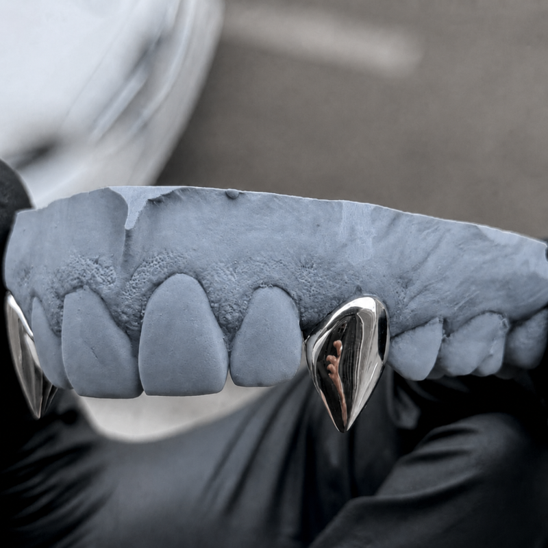 2 TEETH VAMP GRILLZ, VAMPIRE GRILLZ Z324